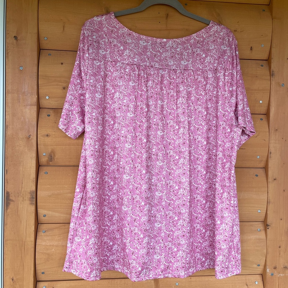 Petite floral print short sleeve blouse. Unbranded Pink & White Plus Size 2X - Picture 4 of 4